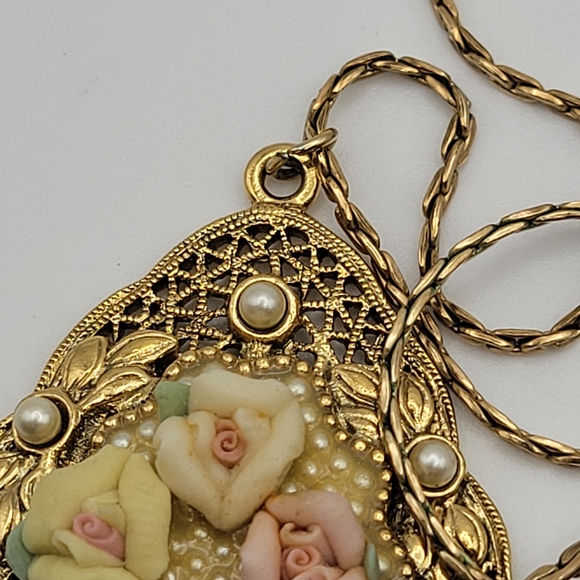 Vintage Victorian-style 14K Gold Filled Necklace Porcelain Flowers & Faux Pearls - Picture 5 of 12